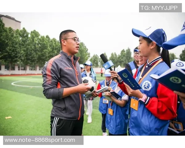 足球杨琪华的传奇之路与青春岁月的拼搏精神